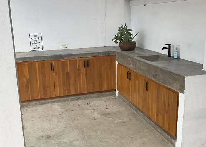 4 Bedroom In An Amazing Location In Downtown *